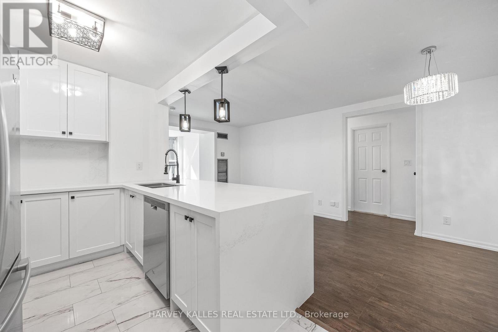 214- 222 The Esplanade, Toronto, ON photo 5