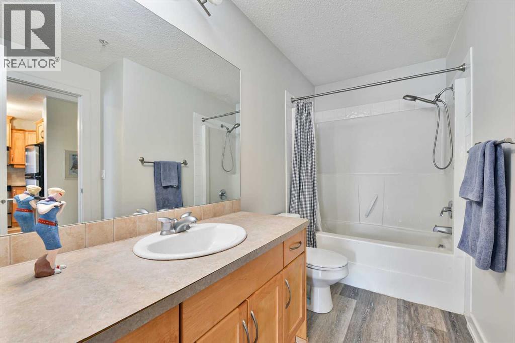 228, 2233 34 Avenue SW photo 10