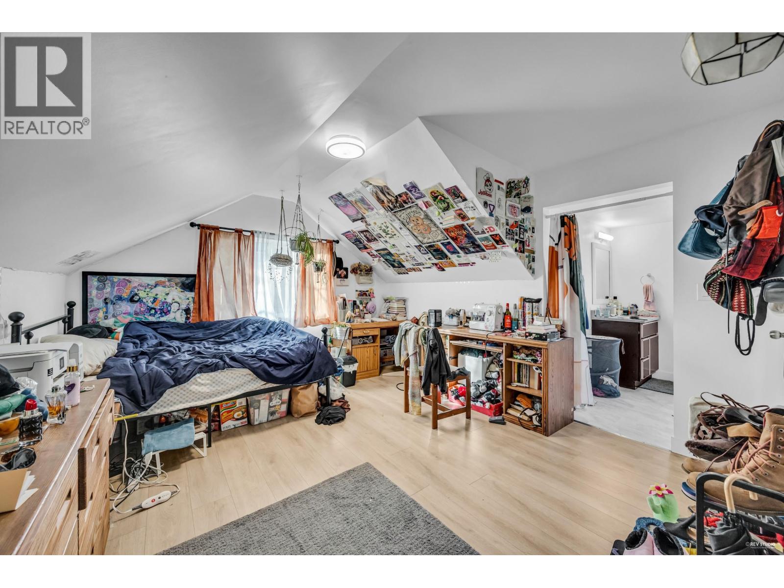 Photo 20 of 40