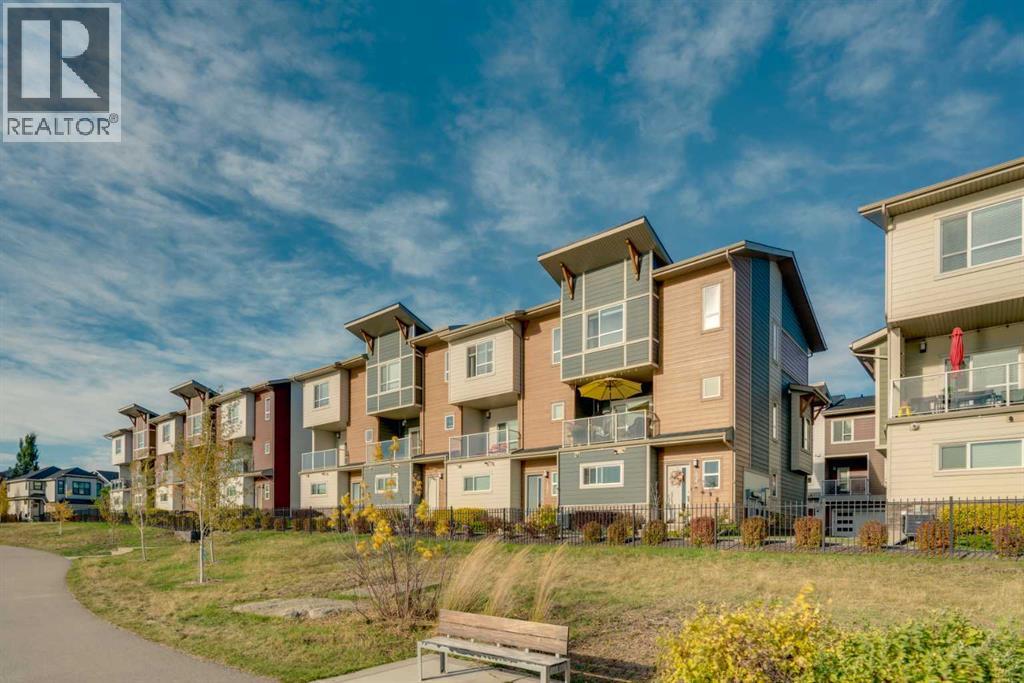 122 Harvest Grove  NE