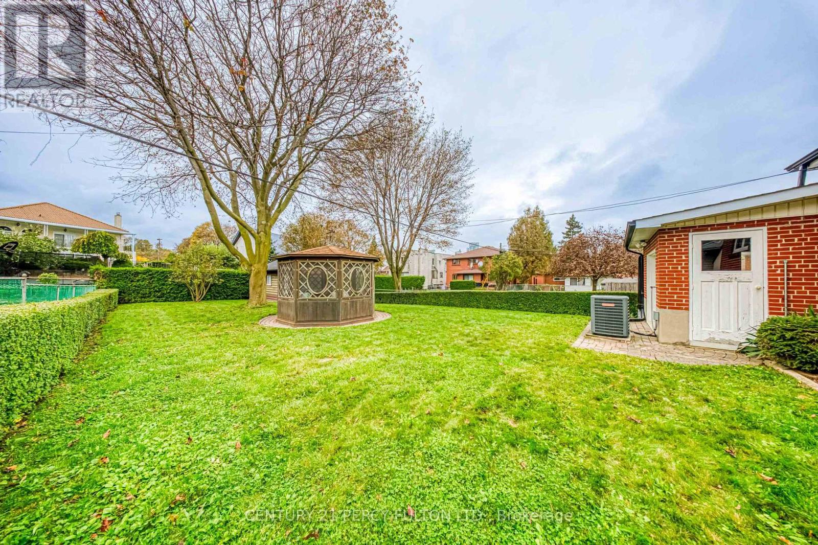 32 Bromton Drive, Toronto, ON photo 33