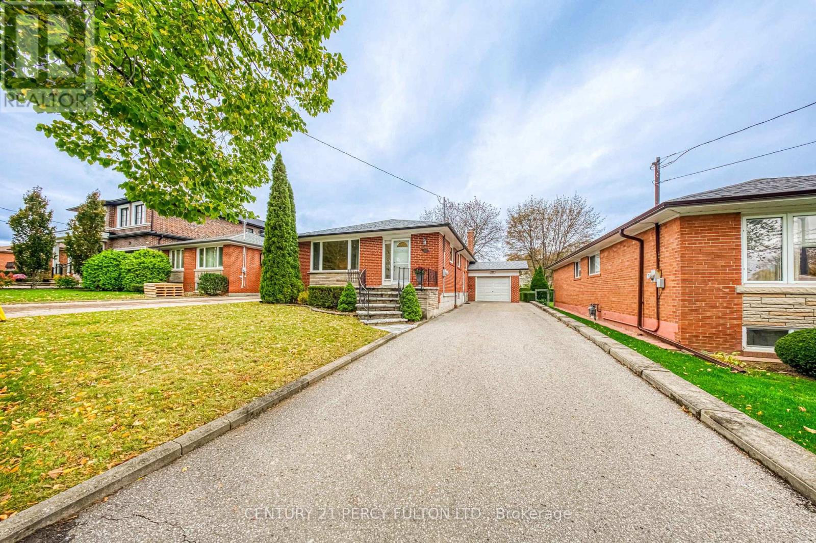 32 Bromton Drive, Toronto, ON photo 4