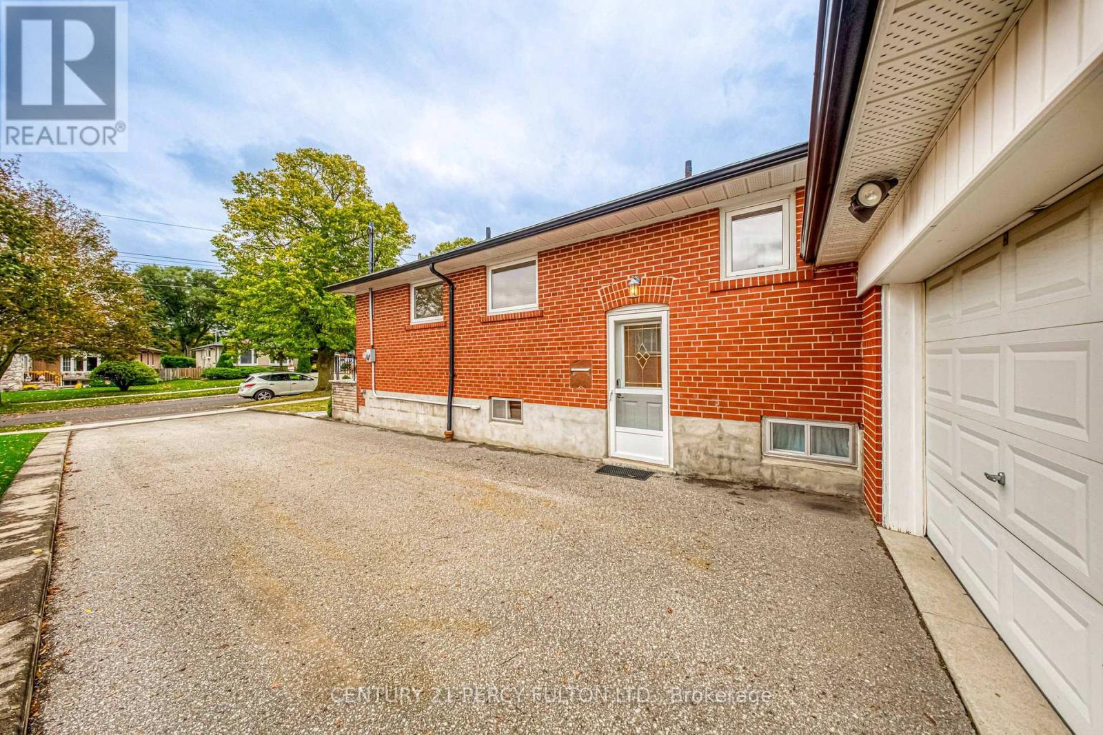 32 Bromton Drive, Toronto, ON photo 5