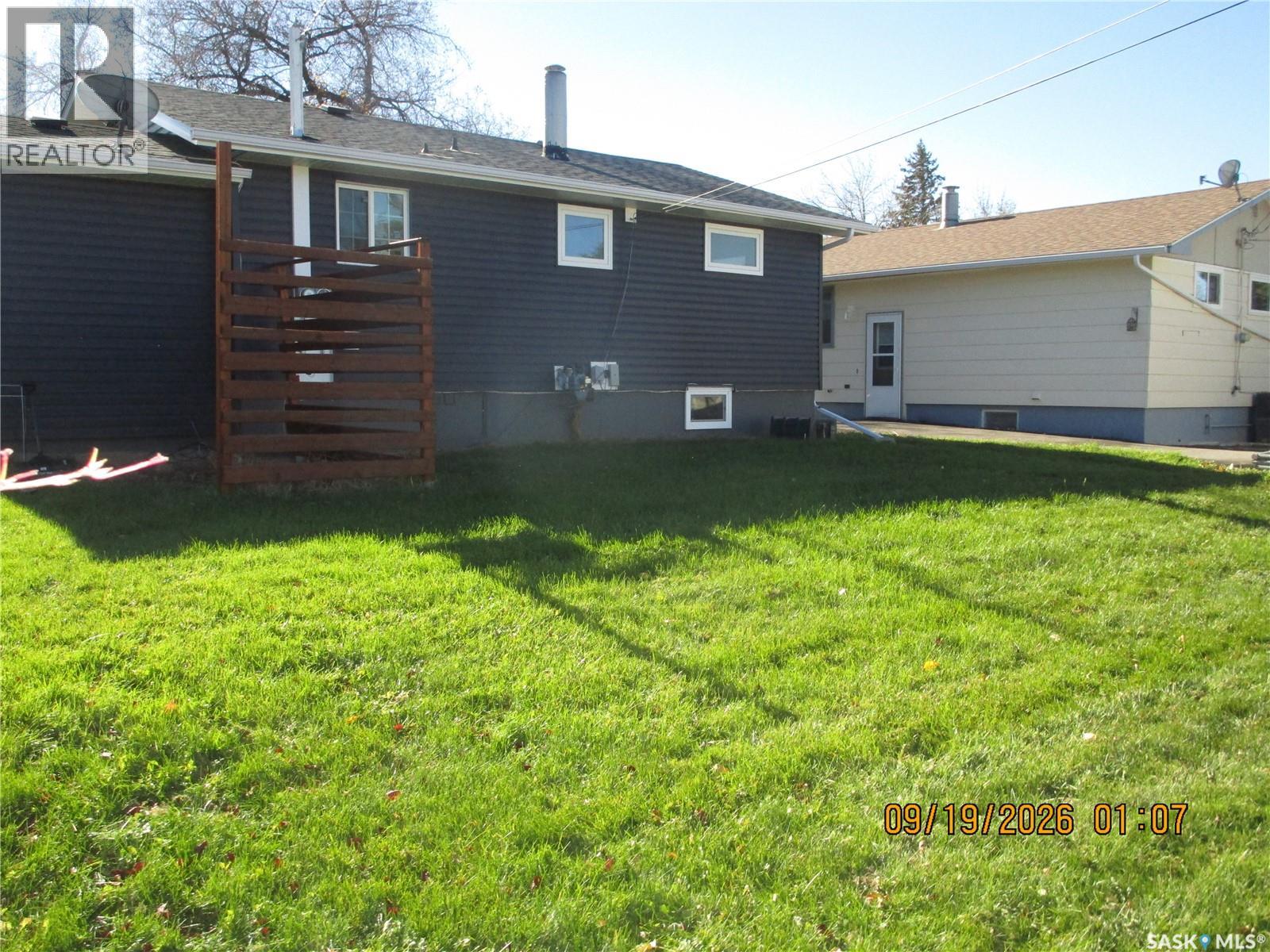 506 6TH AVENUE W, Assiniboia — photo 2