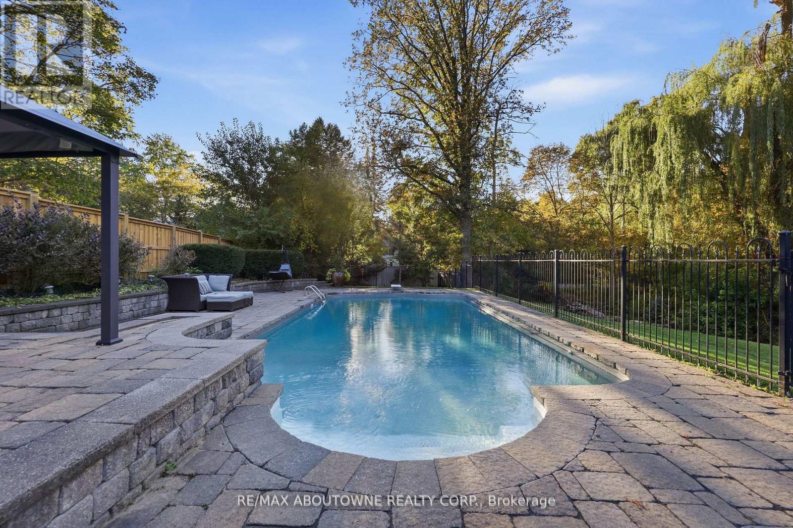 437 CAIRNCROFT ROAD - 44