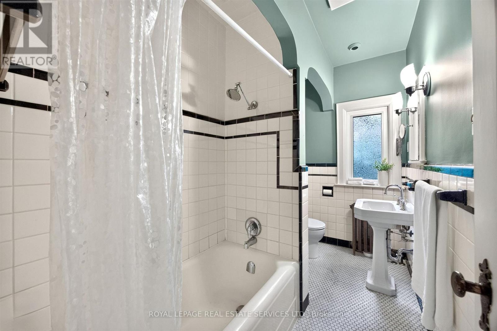 27 Verbena Avenue, Toronto, ON photo 21