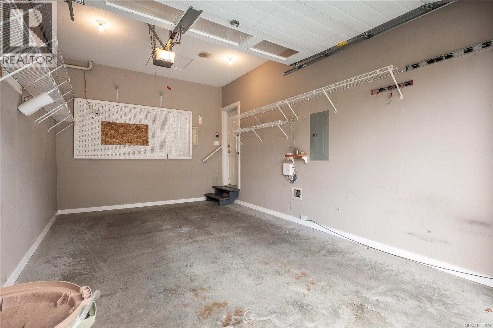 #31 3110 Cook St - 26