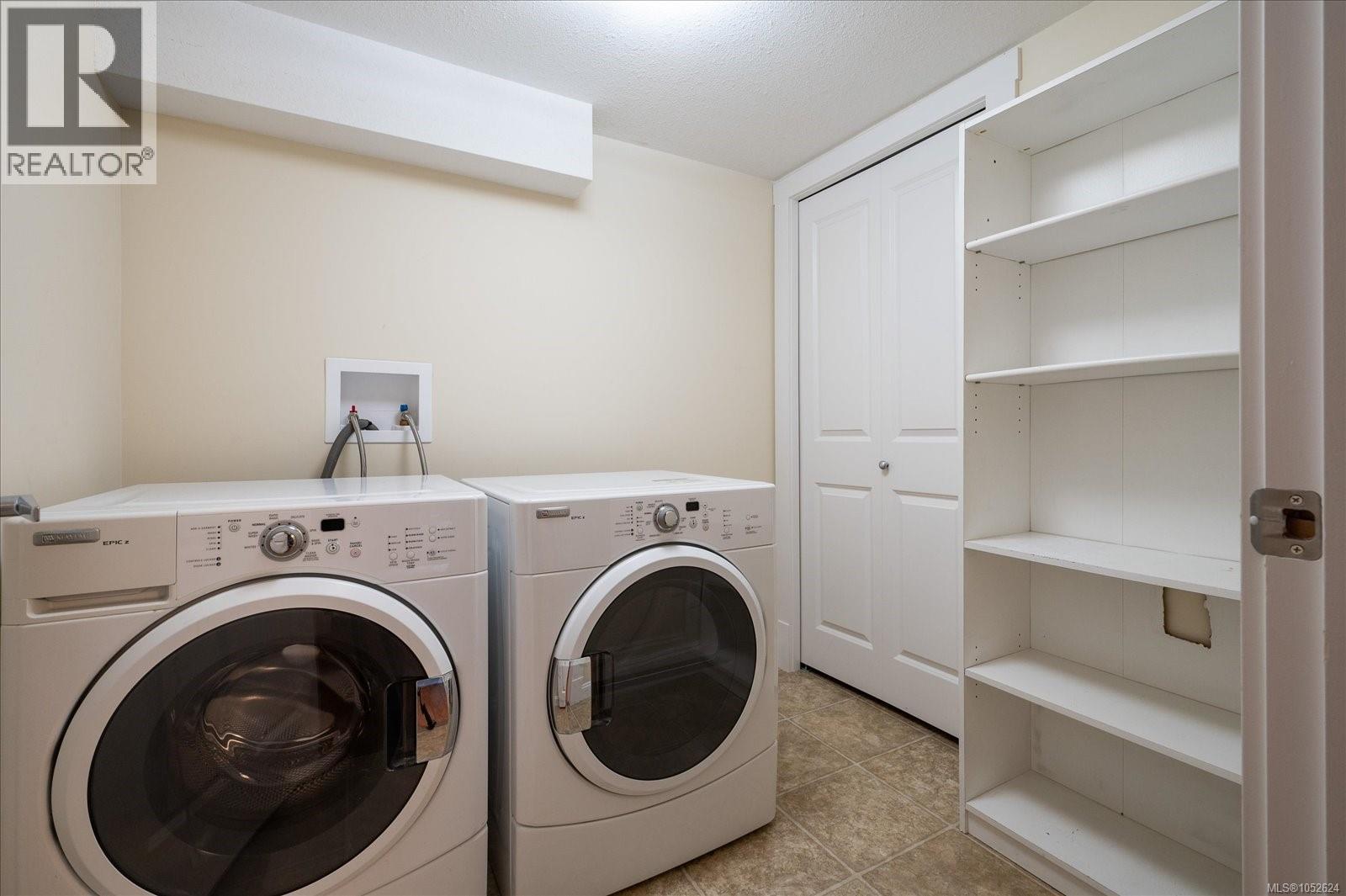 #31 3110 Cook St - 34