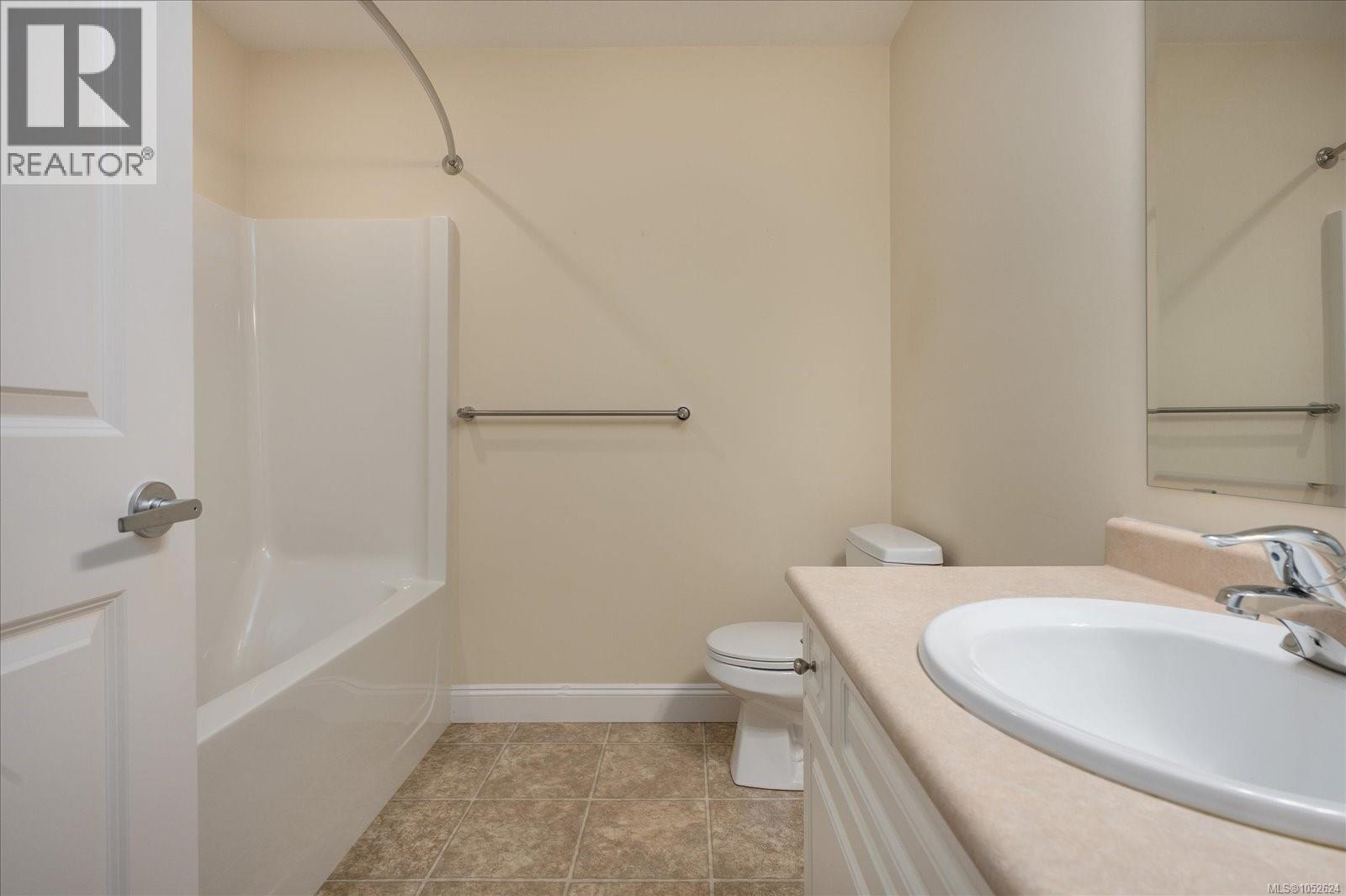 #31 3110 Cook St - 35