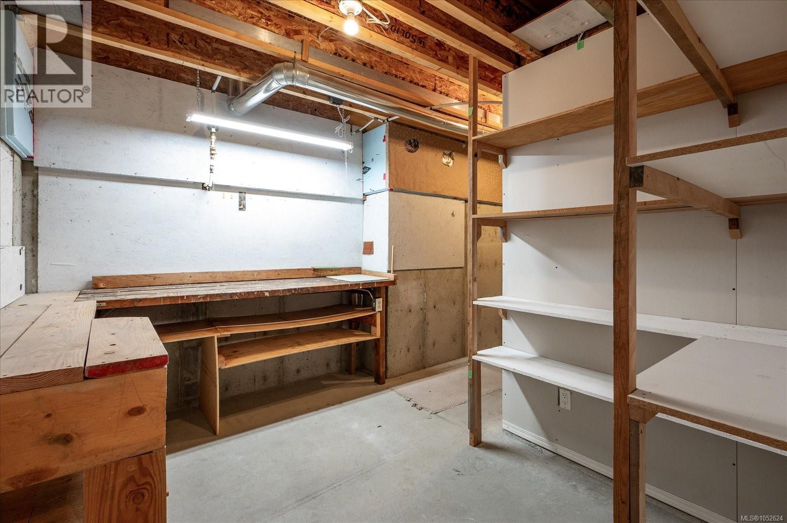#31 3110 Cook St - 36
