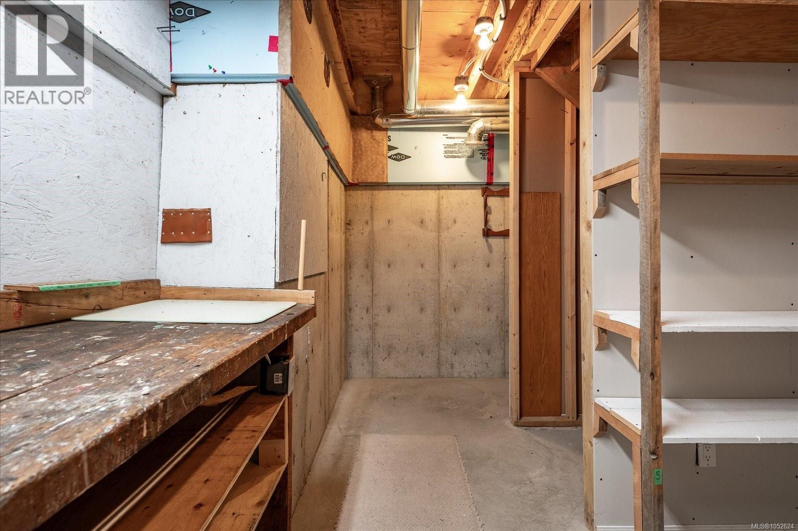 #31 3110 Cook St - 37