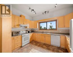 Kitchen - 1466 Norton Dr, Cortes Island, BC V0P1Z0 Photo 6