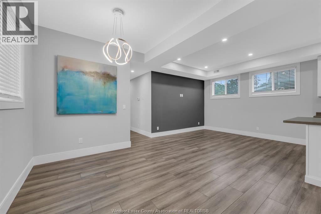 1565 GLADSTONE AVENUE - 12