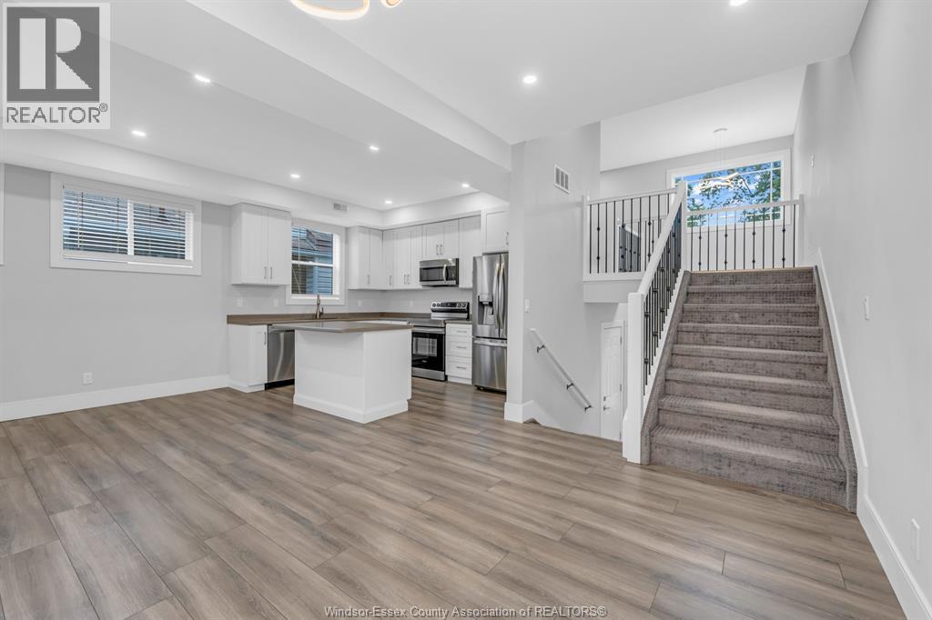 1565 GLADSTONE AVENUE - 13