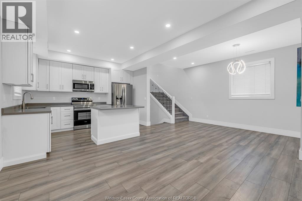 1565 GLADSTONE AVENUE - 14