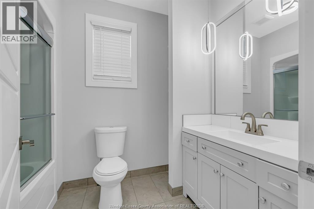 1565 GLADSTONE AVENUE - 18