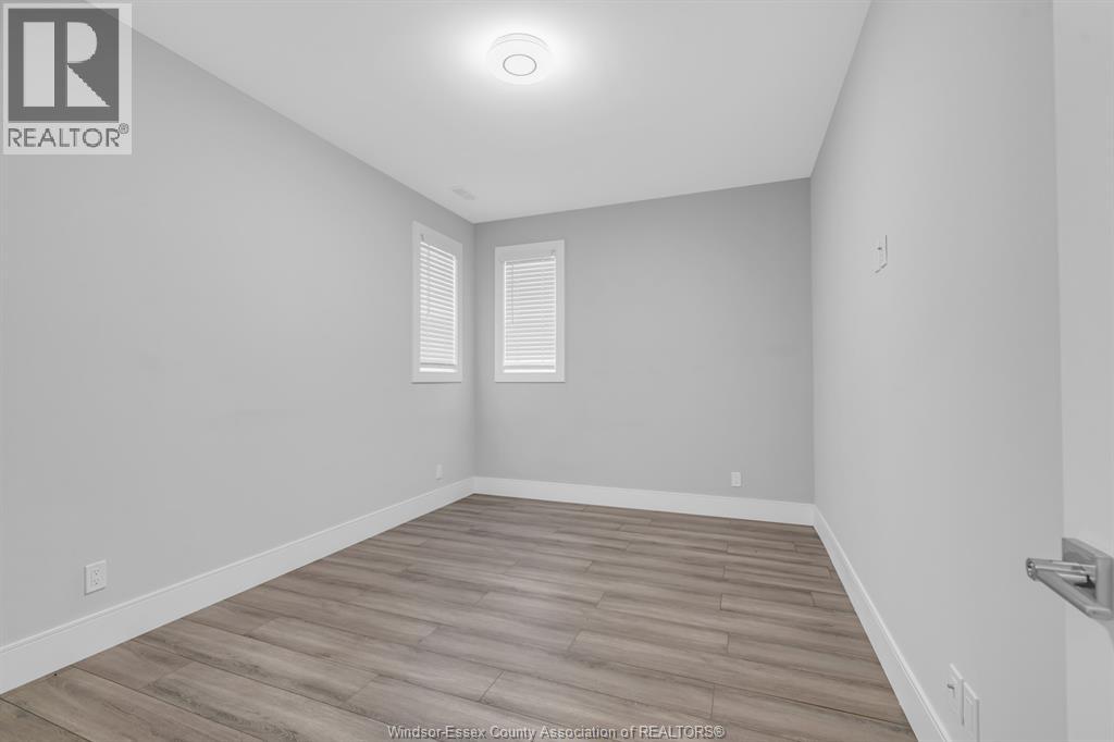 1565 GLADSTONE AVENUE - 21