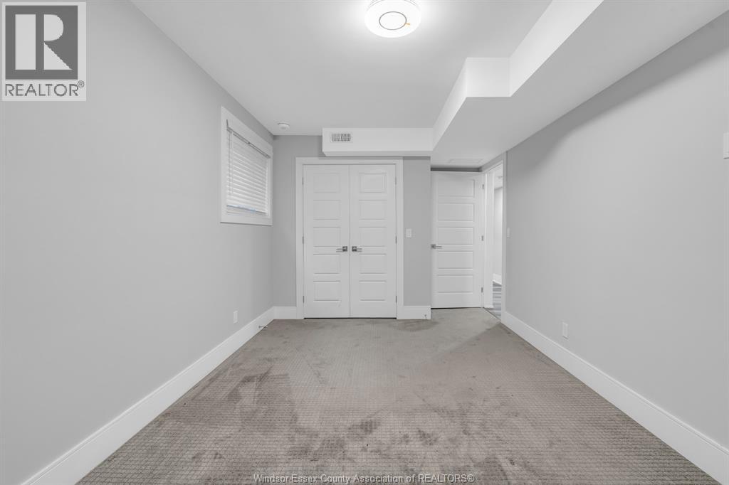 1565 GLADSTONE AVENUE - 34