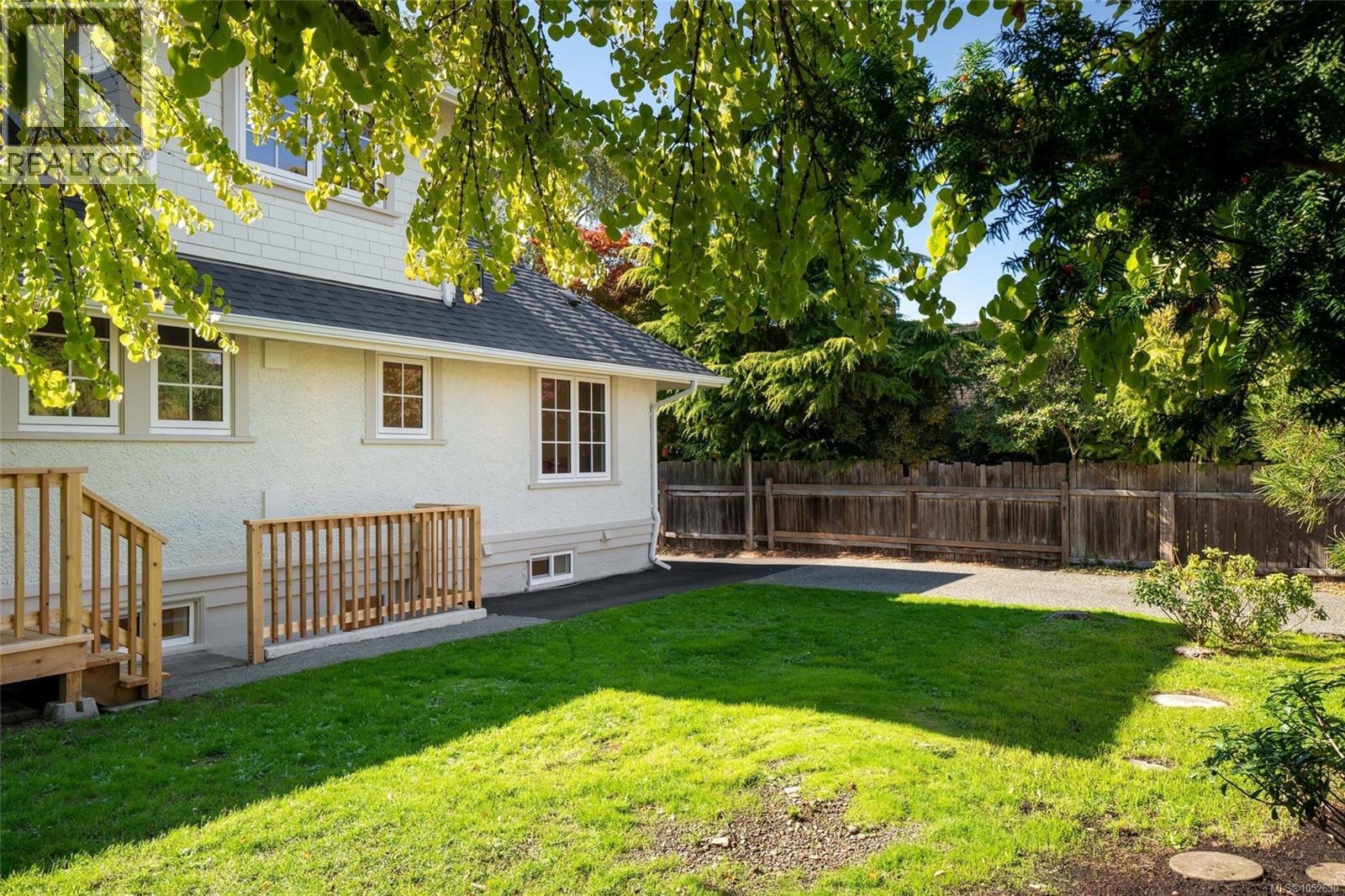 1027 Deal St - 28