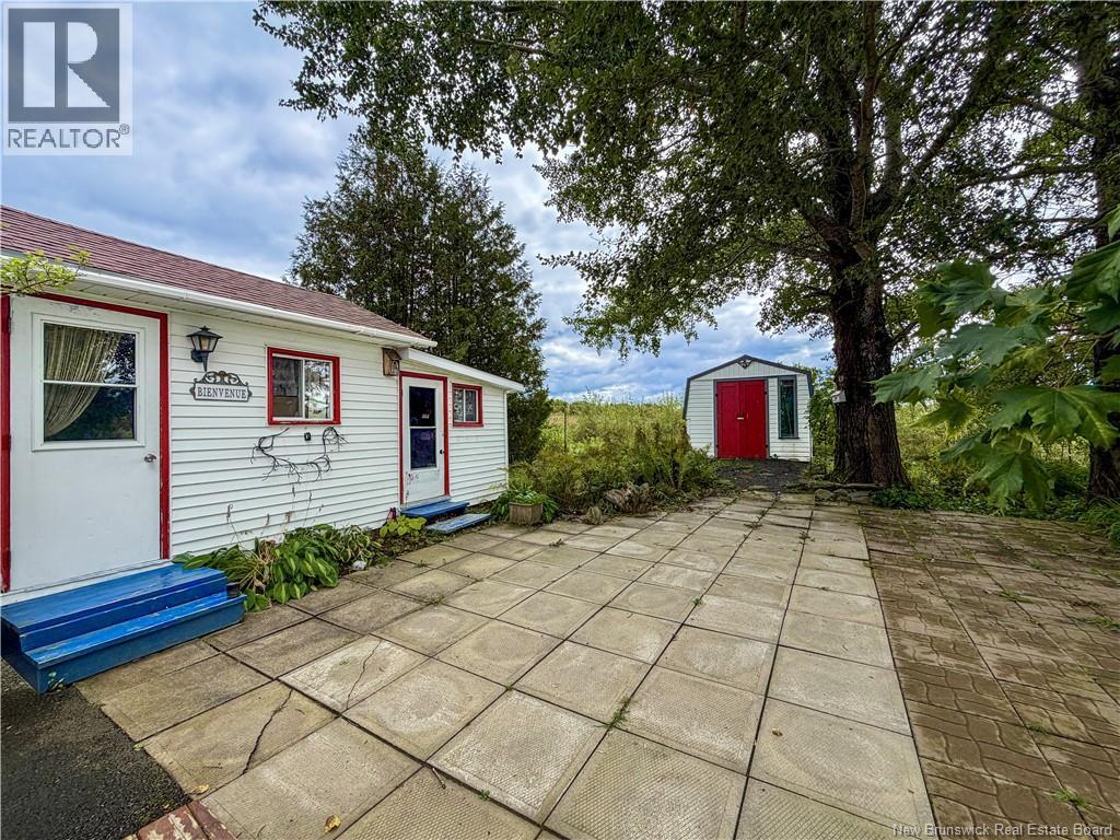 42 L'Anse Street photo 3