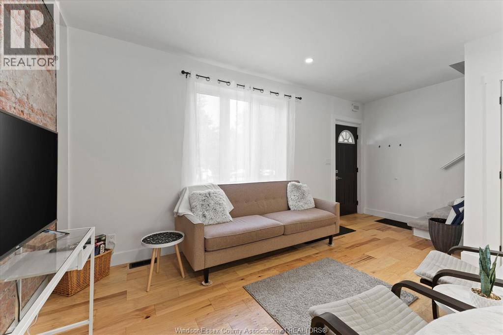 1261 MONMOUTH ROAD - 8