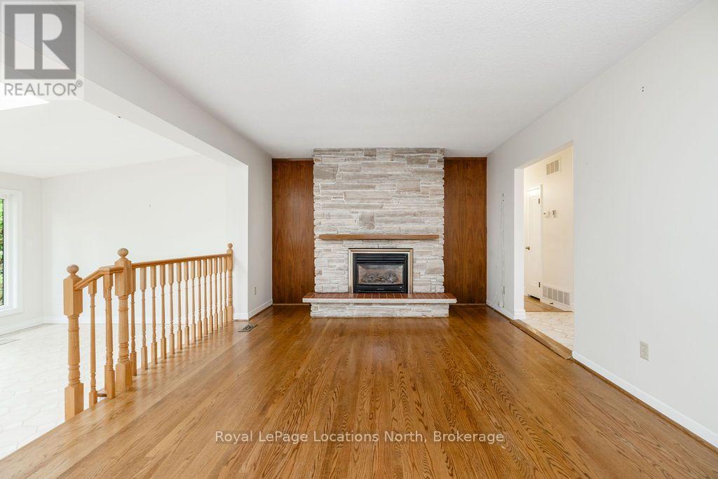 9 Vine Crescent, Barrie photo 13