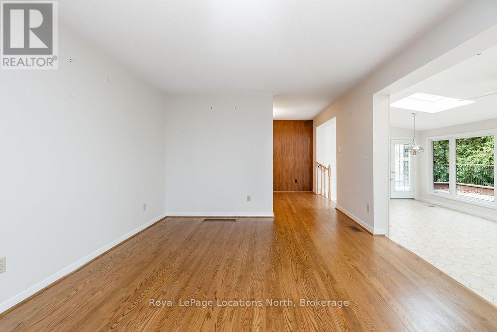9 Vine Crescent, Barrie photo 15
