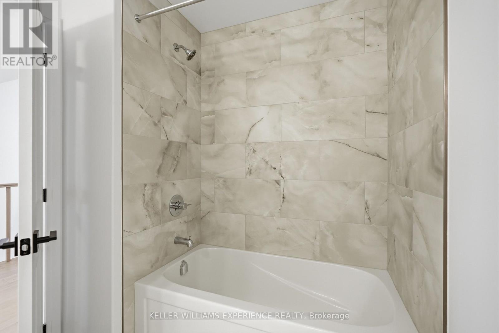 52 Sagewood Avenue, Barrie photo 33
