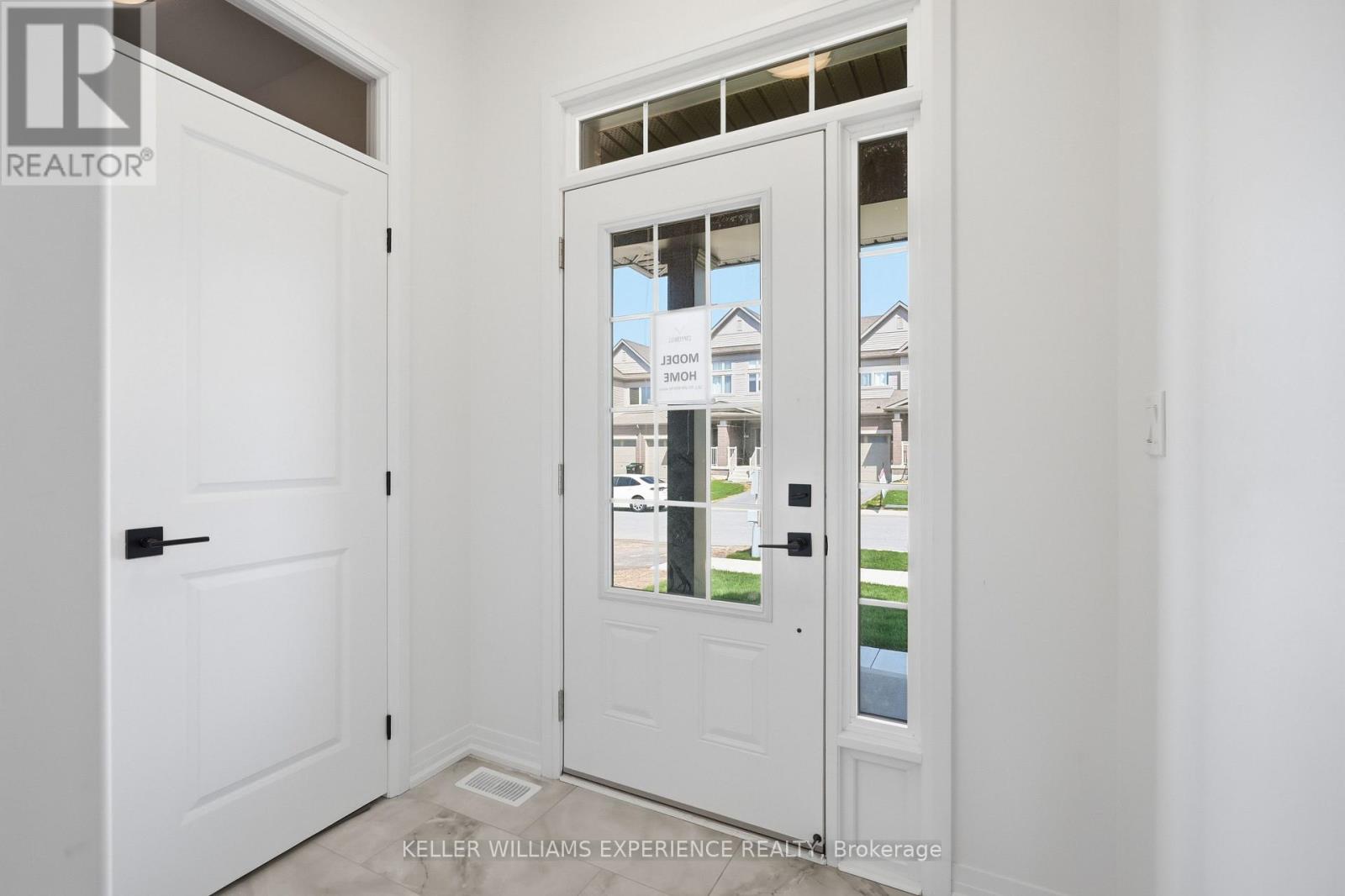 52 Sagewood Avenue, Barrie photo 4