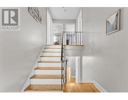 Living room - 20 Honeywood Road, Toronto, ON M3N1B2 Photo 9
