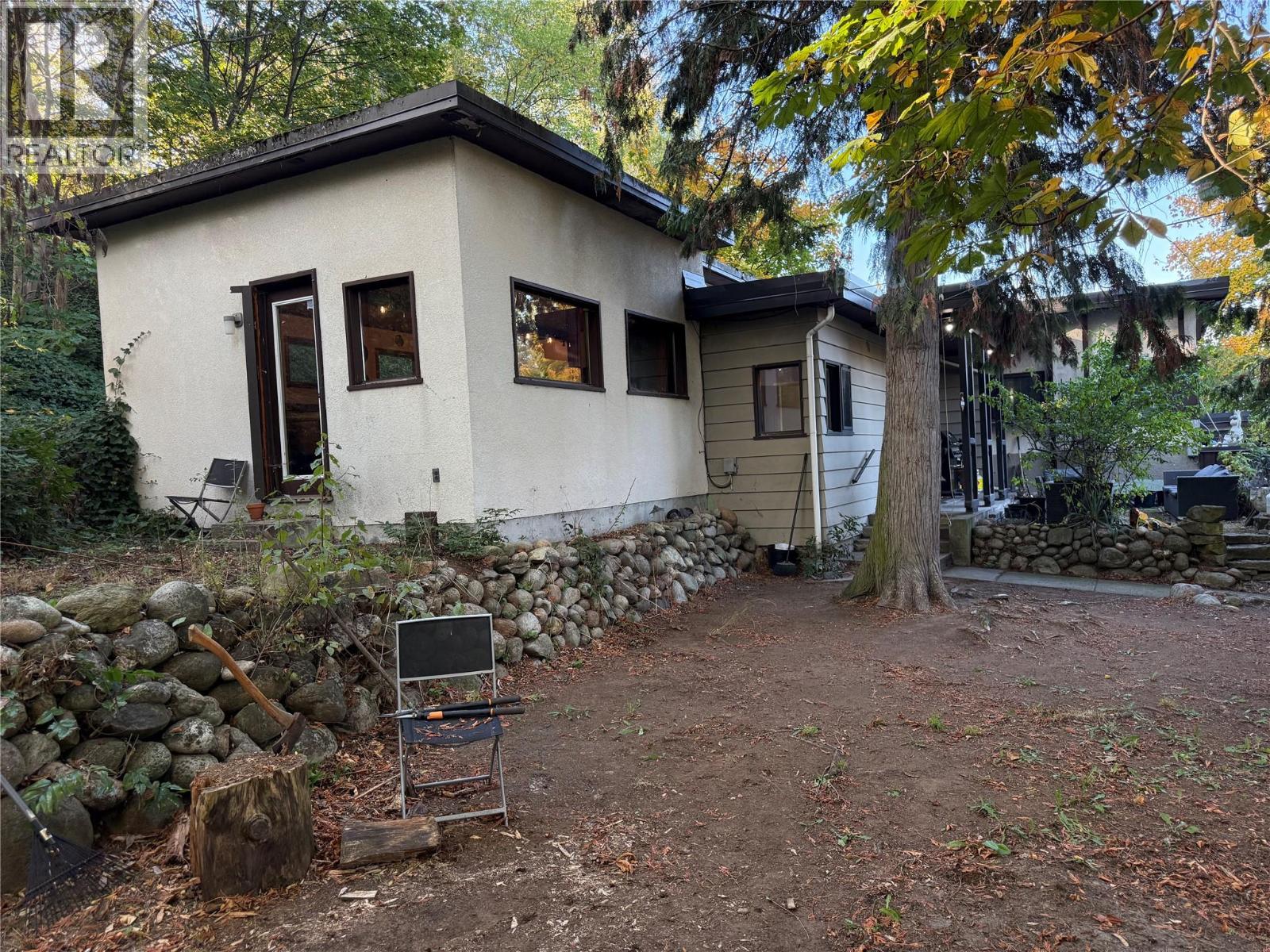 2600 COLUMBIA Avenue - 3