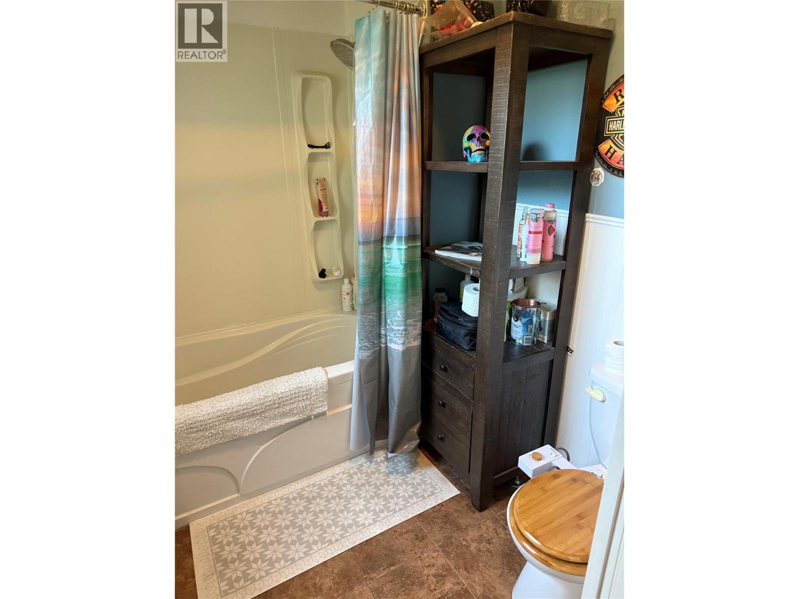2600 COLUMBIA Avenue - 47