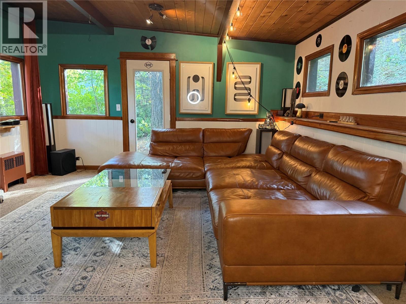 2600 COLUMBIA Avenue - 12