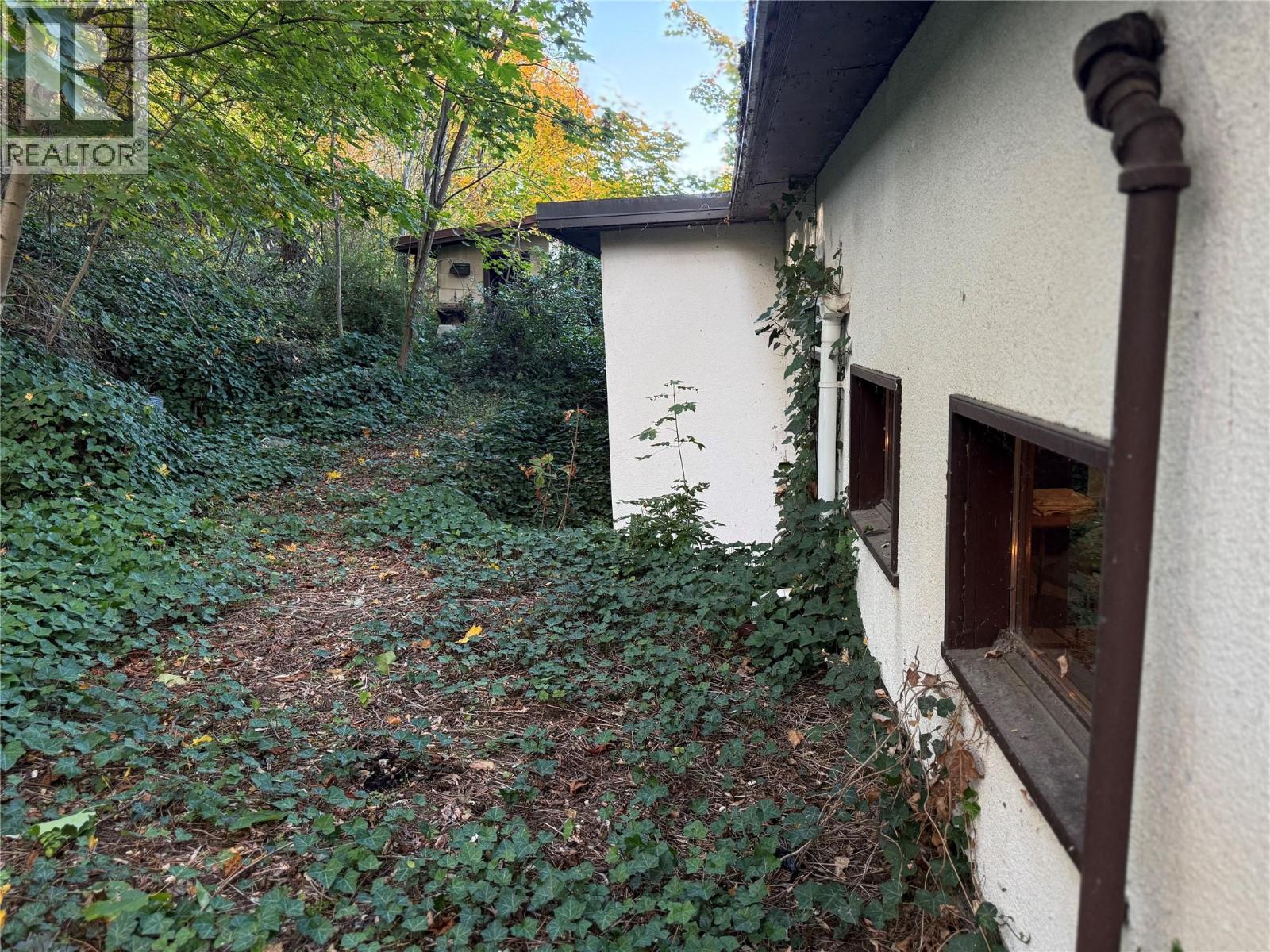 2600 COLUMBIA Avenue - 78