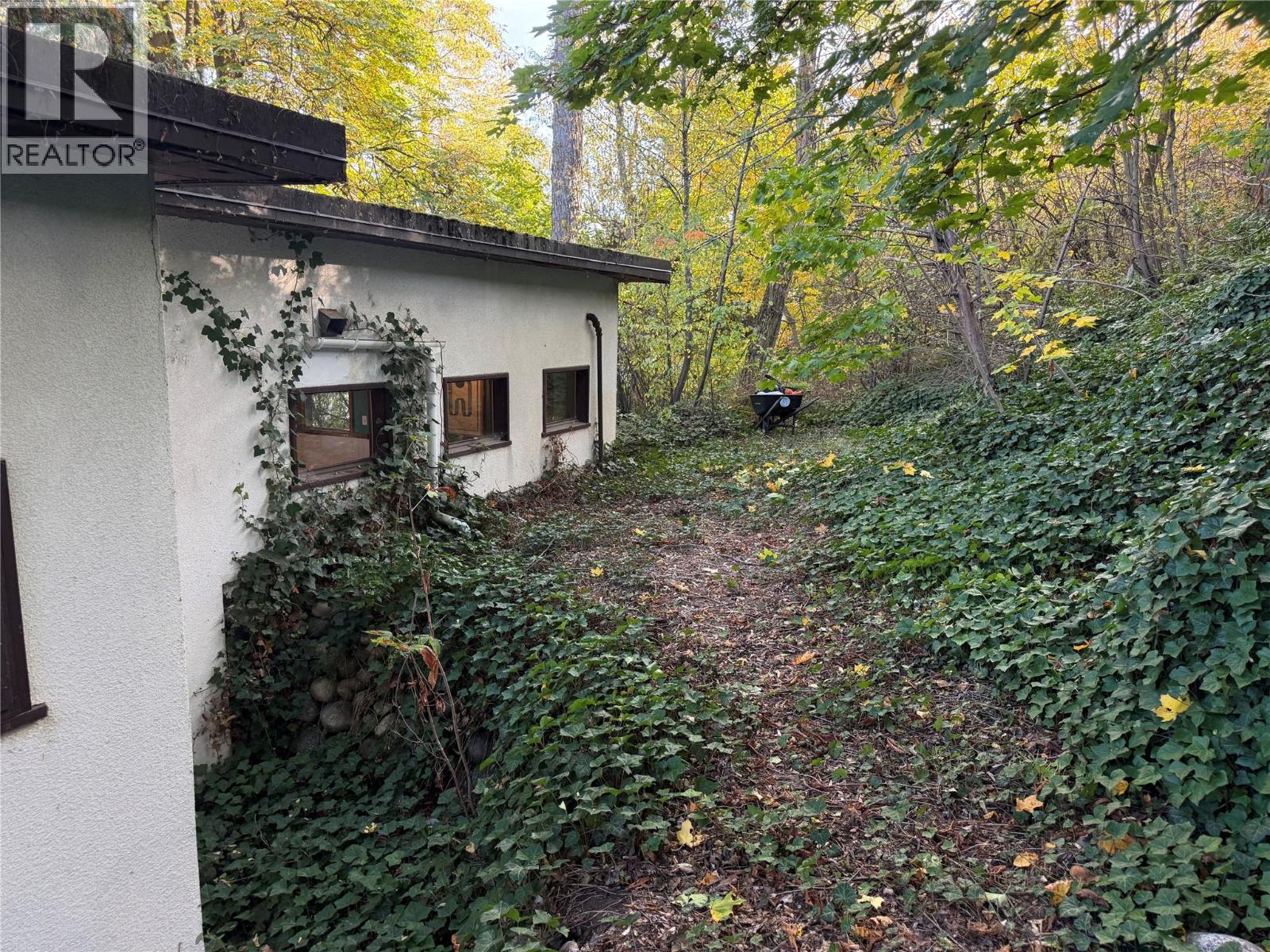 2600 COLUMBIA Avenue - 84