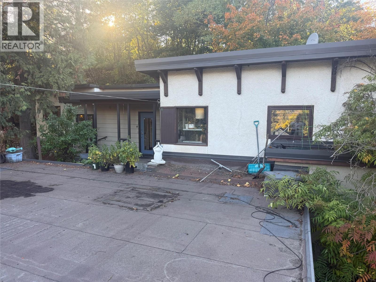 2600 COLUMBIA Avenue - 76