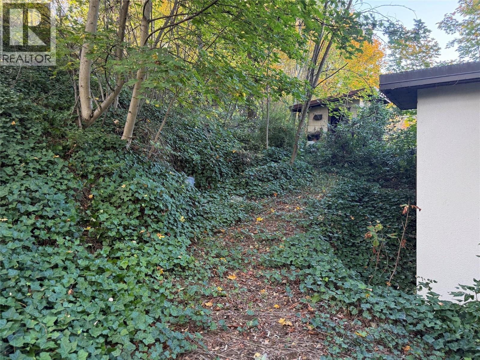 2600 COLUMBIA Avenue - 79