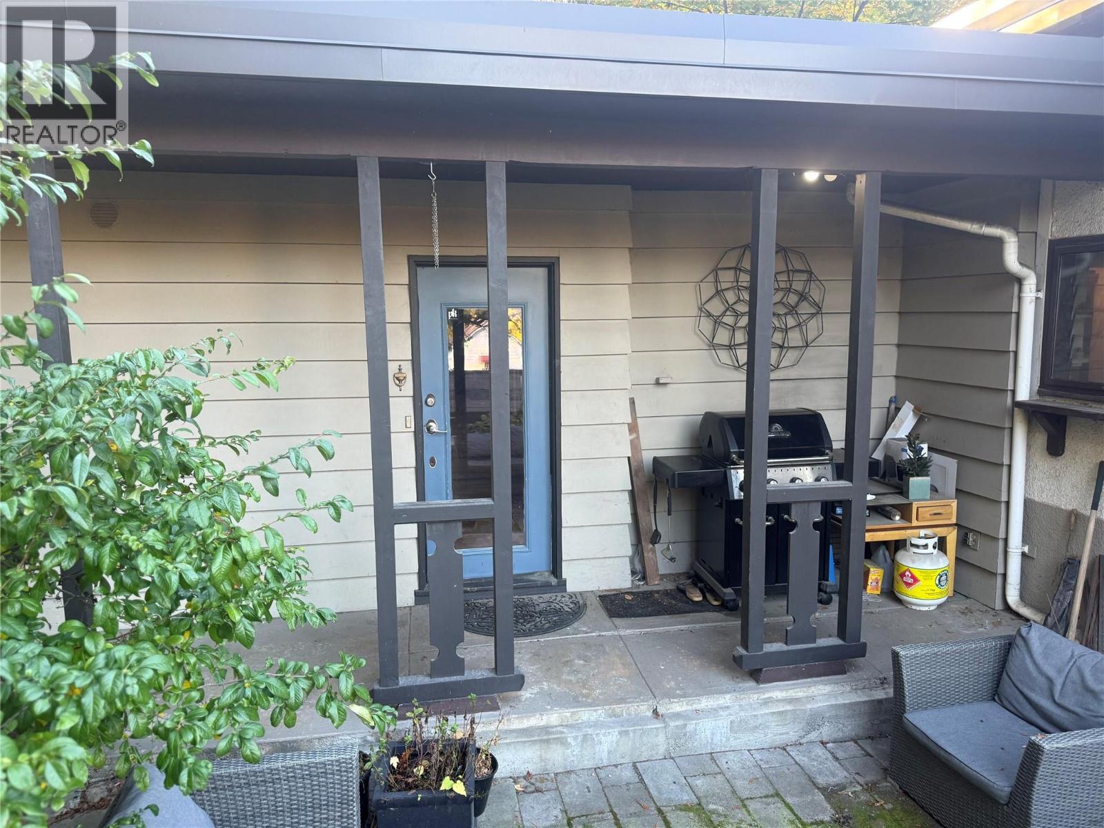 2600 COLUMBIA Avenue - 77