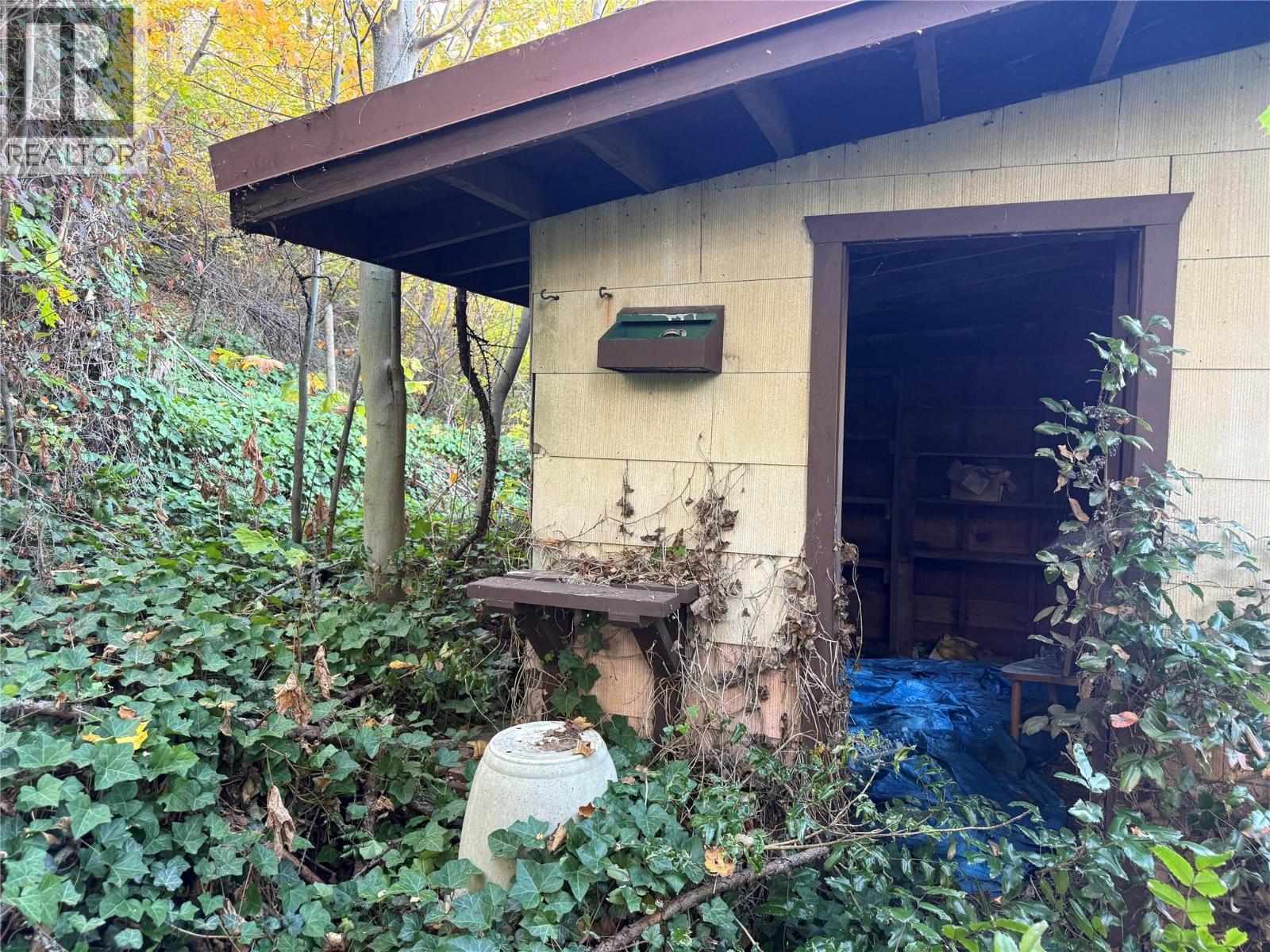 2600 COLUMBIA Avenue - 82