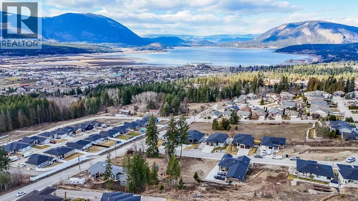  1060 16 Avenue Southeast, Salmon Arm