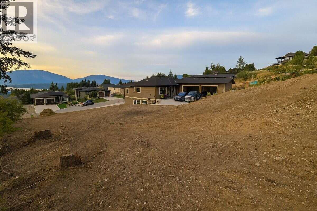  1060 16 Avenue Southeast, Salmon Arm