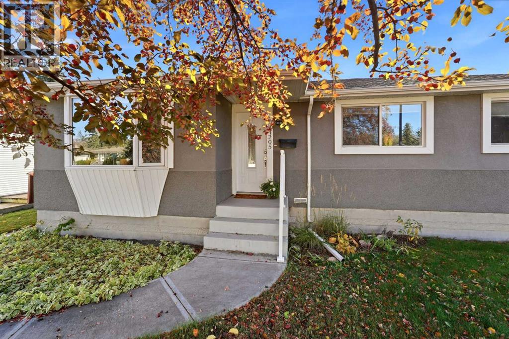 Listing photo – 4205 35 Street, Red Deer
