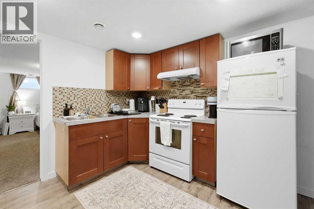 Listing photo – 4205 35 Street, Red Deer