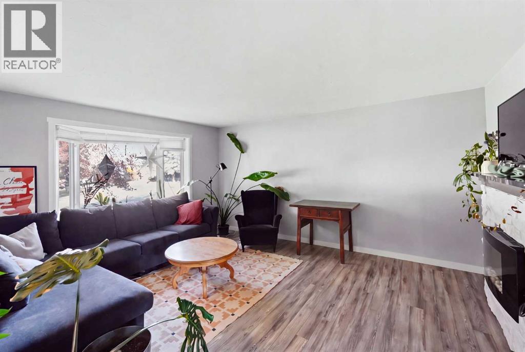 Listing photo – 4205 35 Street, Red Deer