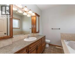 27244 Highway 42, Rural Red Deer County, AB T0M1R0 Photo 17