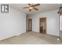 27244 Highway 42, Rural Red Deer County, AB T0M1R0 Photo 16