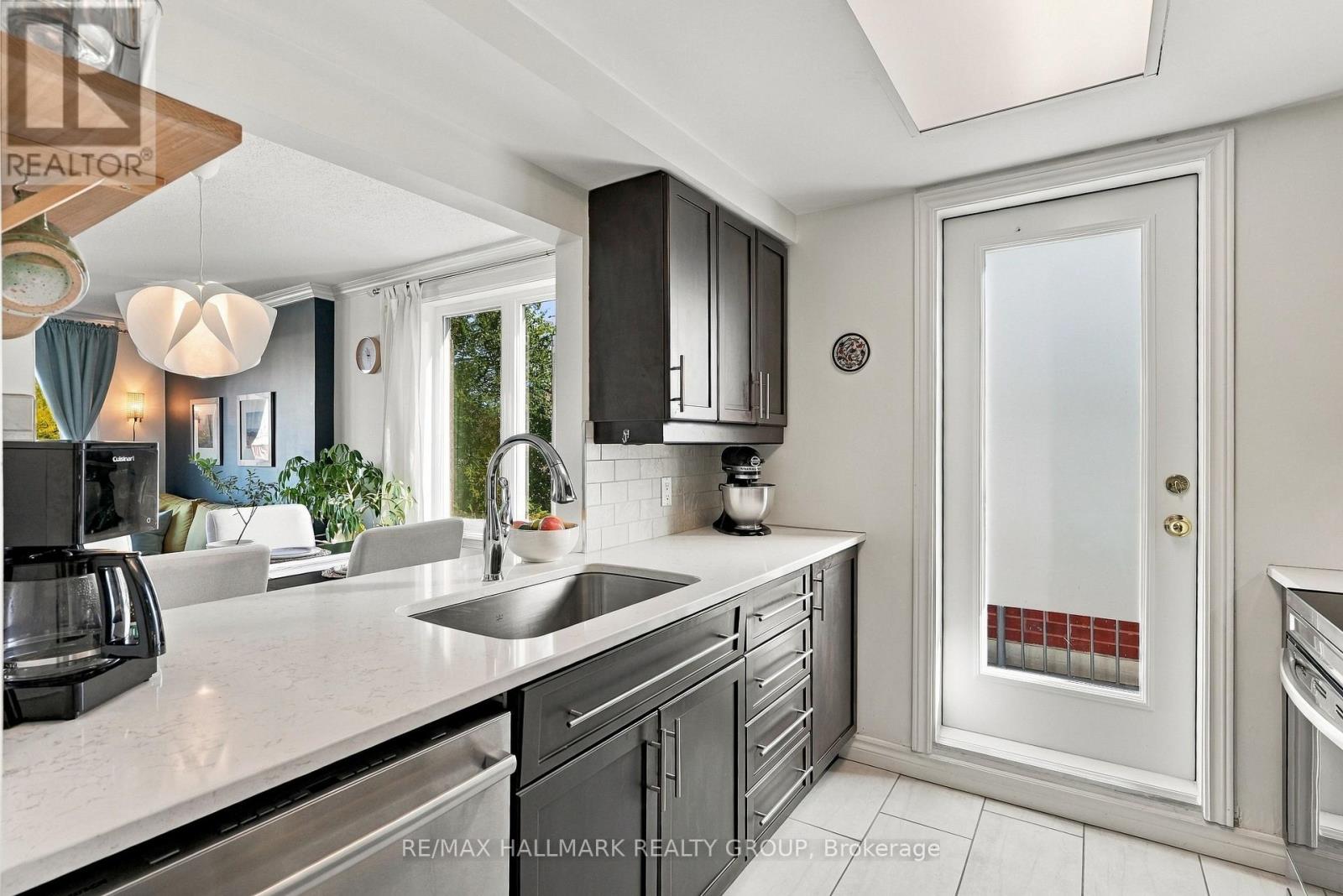 Condos for Sale in Ottawa – 401 – 959 NORTH RIVER ROAD, Ottawa – By Peter Sagos - Image 7