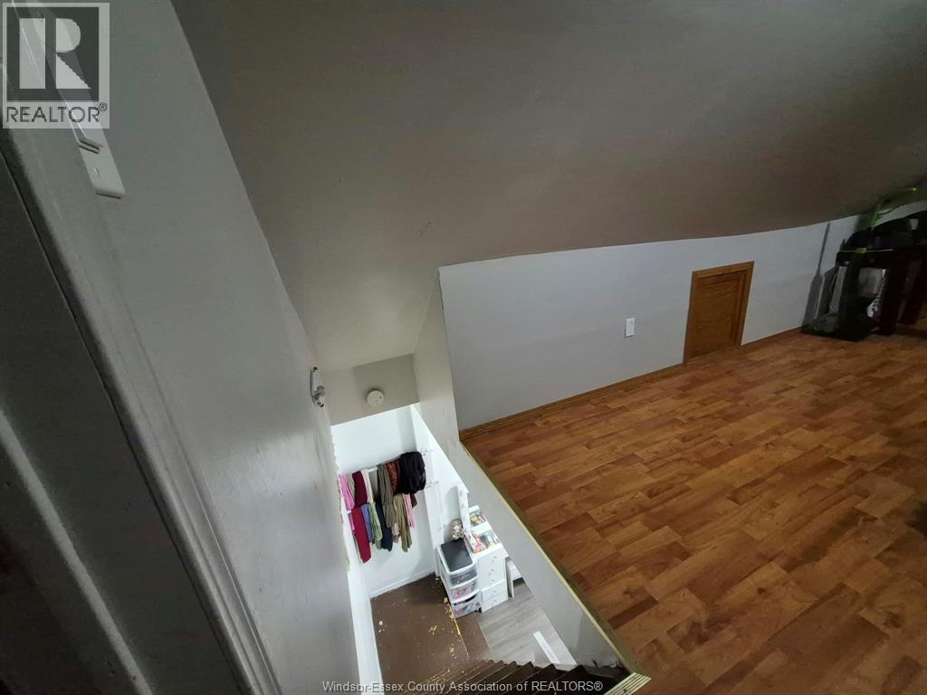 947 ELSMERE - 13