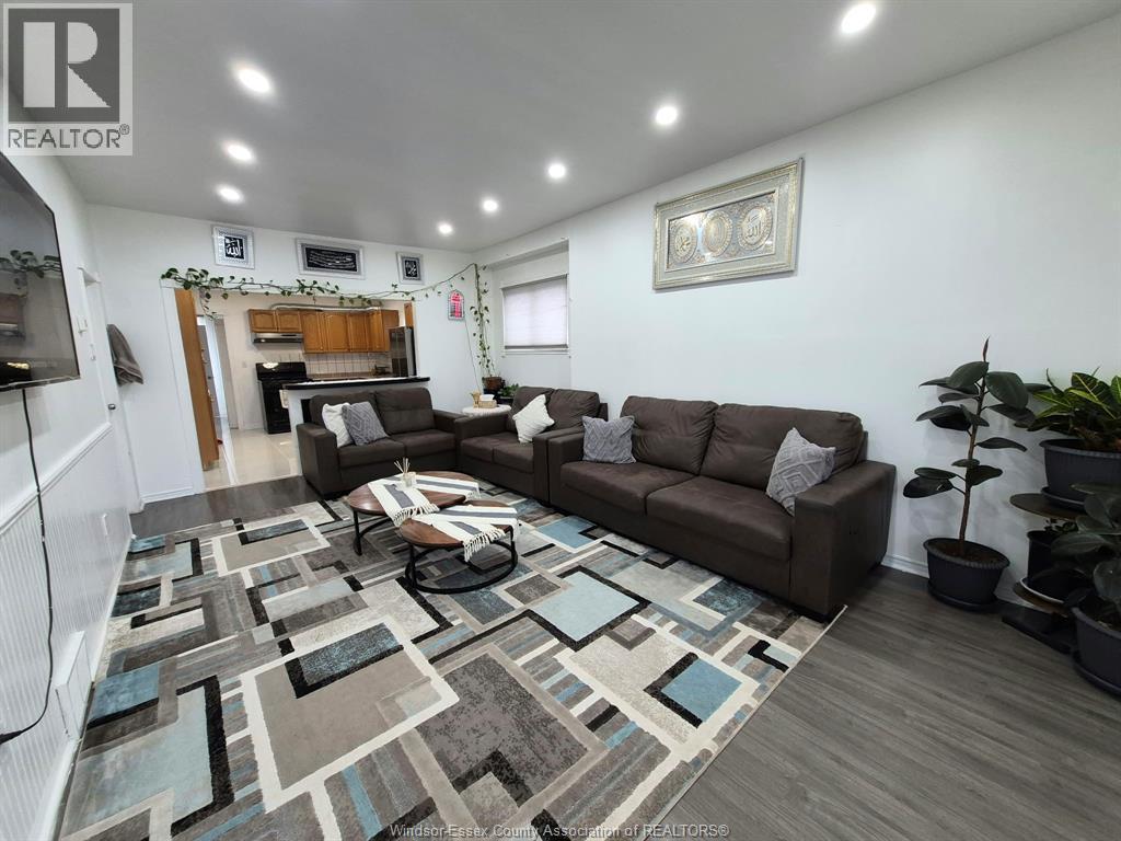 947 ELSMERE - 8