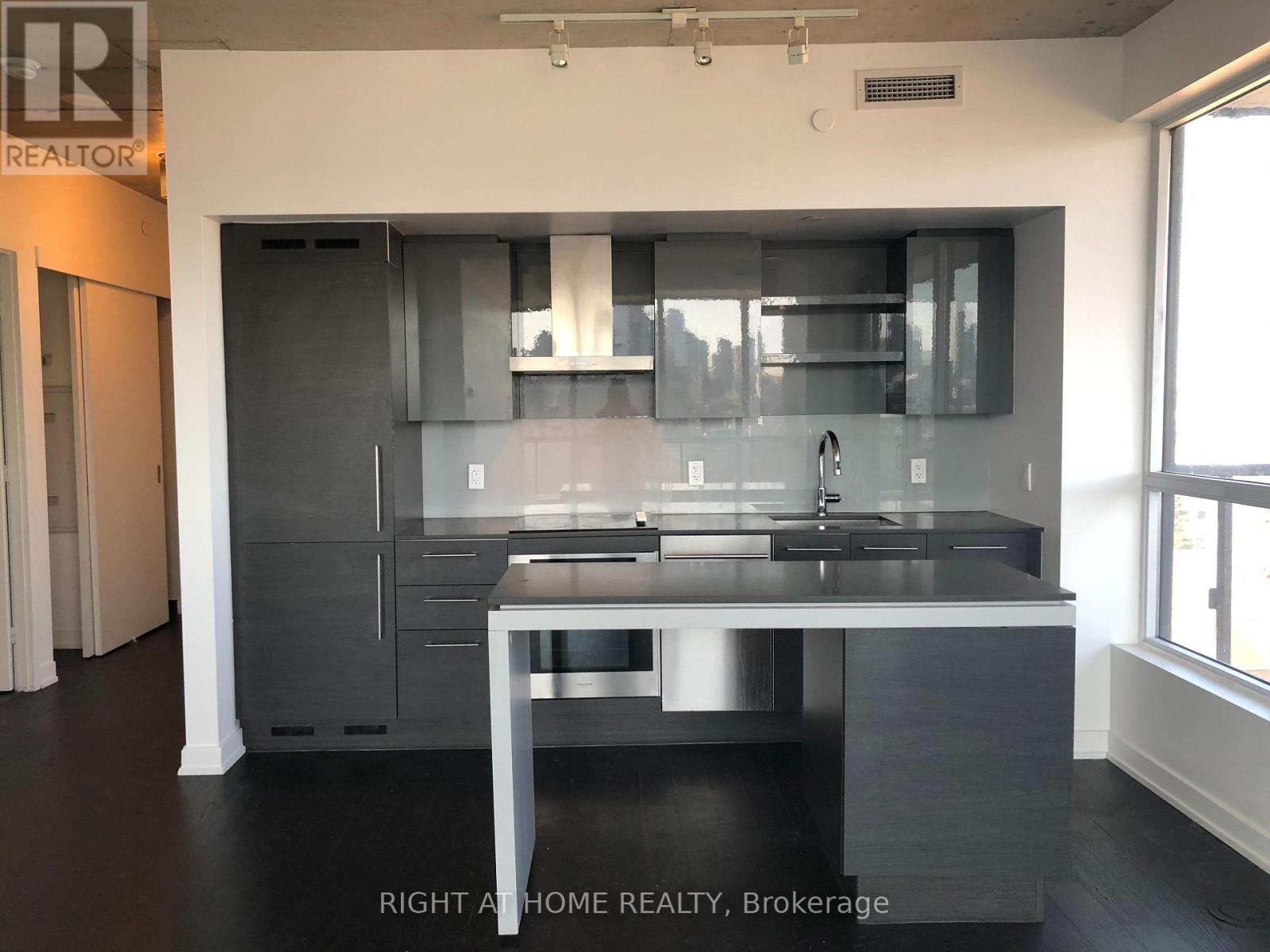 1030 King Unit 1204 photo 2
